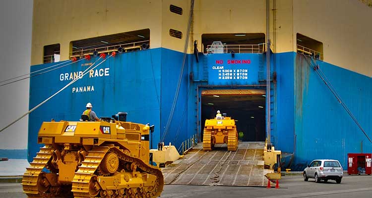 Transport en navire-roulier pour véhicule hors-gabarit (RORO)